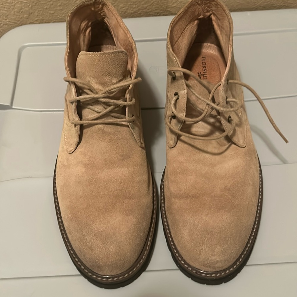 Florsheim Men's Tan Suede Chukka Boots